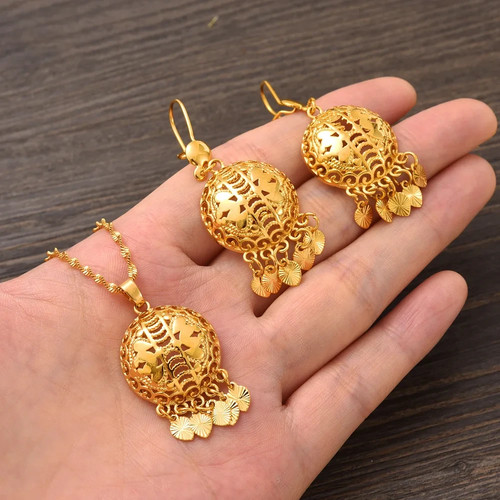 Set collana orecchini pendenti