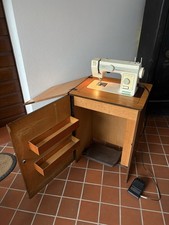 Macchina da Cucire Con Mobile