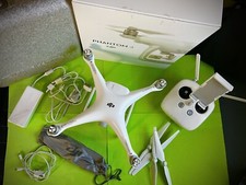 Drone DJI Phantom 4 con