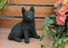 Statua in pietra pastore nero