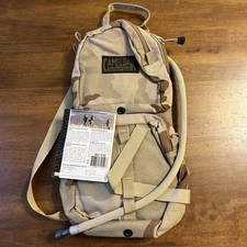 Zaino nuovo con etichette