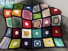 Granny Square afgano nero e