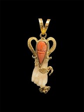 Ciondolo Con Mano In Corallo