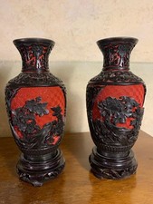 Coppia di vasi cinesi in lacca di cinabro - XX secolo -