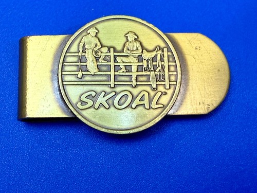 One skoal snuff - skoal,