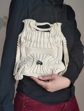 borsa scultorea in maglia