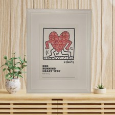 Keith Haring - Quadro moderno cuore con veri francobolli inglesi - Cornice 40x30