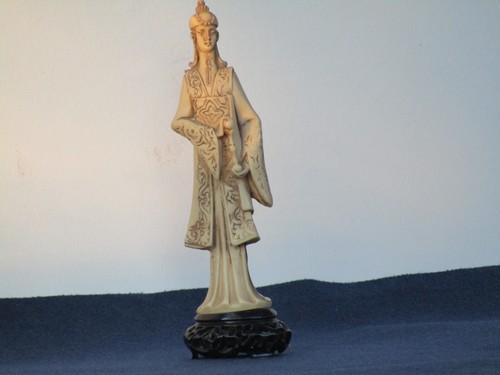 Statua femminile antica