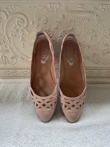 Tod flats with - tod's,