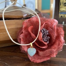 Collana con cuore verde acqua piccolo ciondolo laccio caucciù beige UNOAERRE