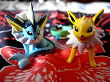 Tomy Pokemon Jolteon Vaporeon evee evo vintage figure lotad nintendo 2000 fresh