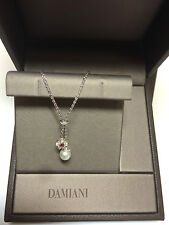 COLLANA DAMIANI "MCF06251"  ORO BIANCO E  DIAMANTI RUBINO E PERLA -NUOVO-