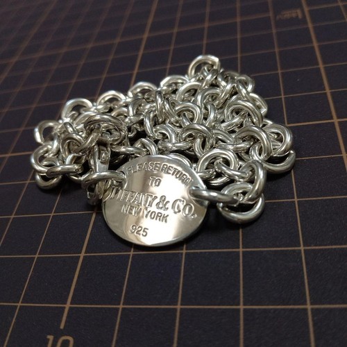 Collana con etichetta ovale