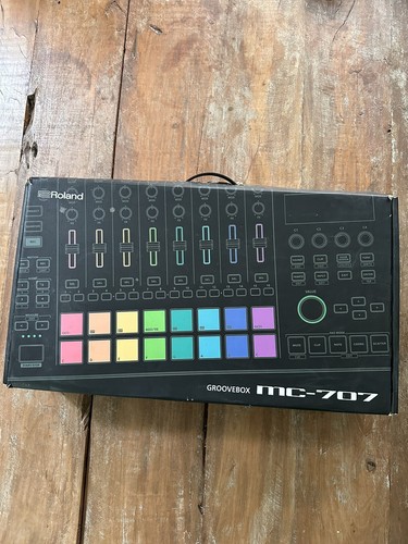 Roland 707 aira - mc-707,