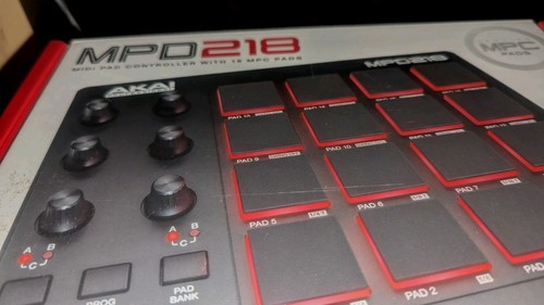Akai mpd218 usb midi pad - midi,