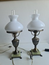 Coppia di due vecchie lampade