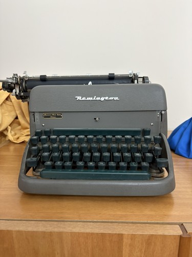 Macchina scrivere vintage - da,