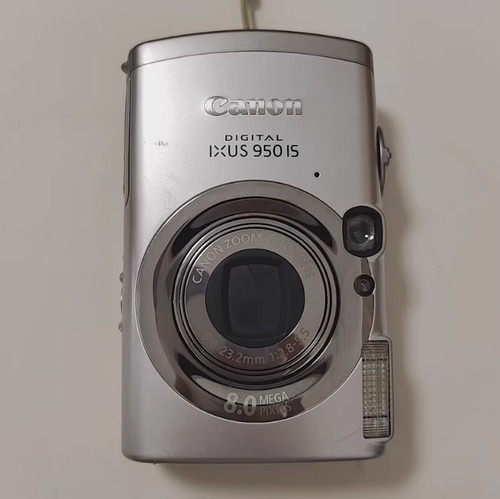 Canon ixus950 8mp digital - canon,