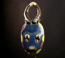 Maschera africana Baule volto spirito Goli con corna di antilope - esposizion...