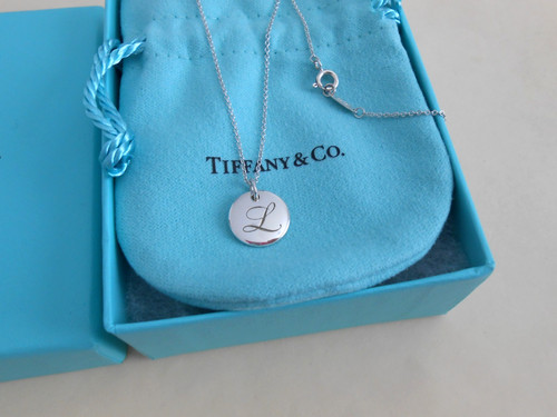 Collana con ciondolo tondo