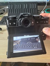 fujifilm x-t20 Nera come nuova,nessun segno di usura, obiettivo e carica incluso