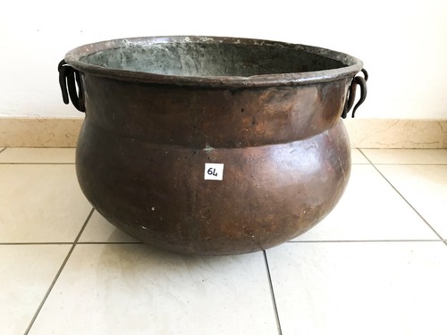 Antico grande pentolone - , in