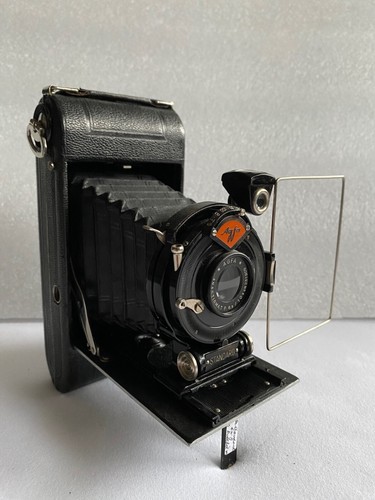 Macchina fotografica - , a