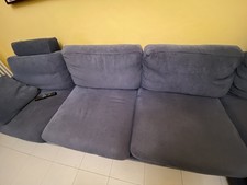 Divano Con Tre Posti Poi Pensi la. Colore Blu Chiaro . Ben Tenuto