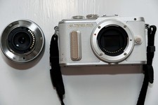Olympus PEN-E PL8, corpo con