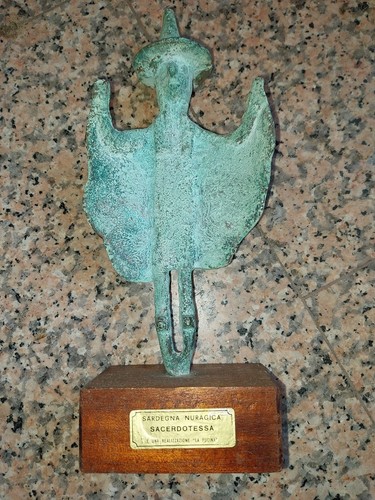 Sacerdotessa sardegna nuragica - sardegna,