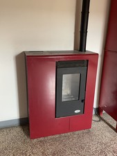 Vendesi Stufa a pellet Karmek One mod. Ibiza 9 Kw per produzione di aria calda
