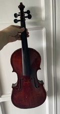 Interessante vecchio violino a