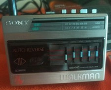 SONY WM-F60 WALKMAN con supporto per cintura  FUNZIONANTE