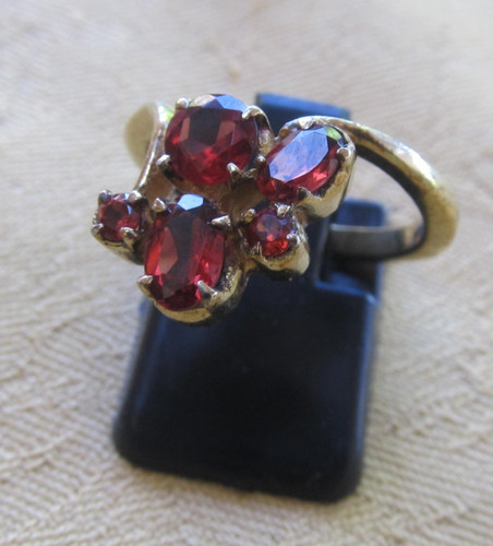 Anello vermiglio pietre - in,