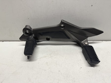 Gancio poggiapiedi sinistro