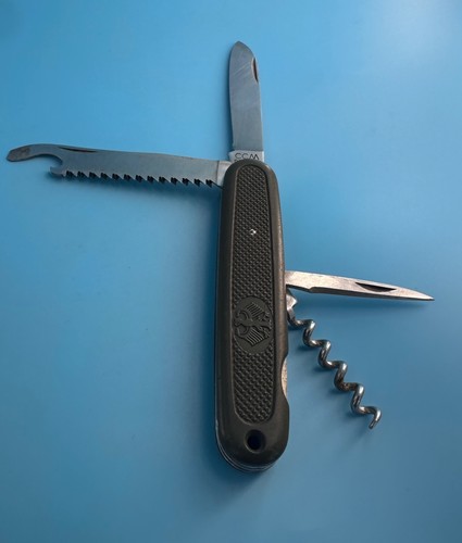 Coltello multiutensile