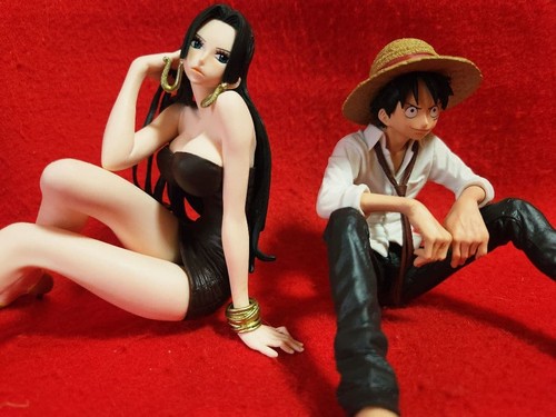 One piece hancock rufy figure - one,