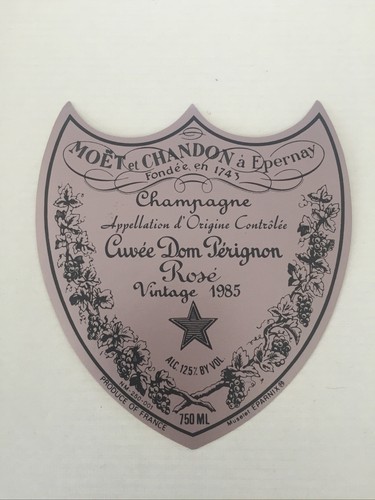 Une étiquette champagne - une,