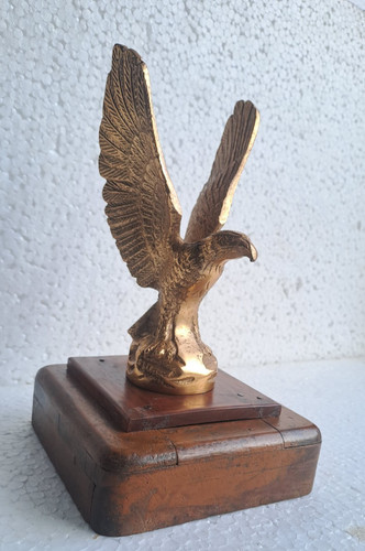 Statua aquila volante