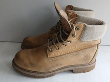 Scarpe stivaletti stringati