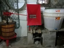 VERO AFFARE - Lotto TORCHIO Per Uva Manuale + PIGIATRICE MANUALE +  MASTELLI