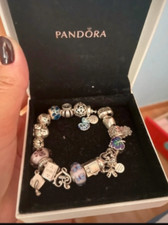 Bracciale Pandora completo di ciondoli