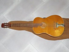 Strumento musicale chitarra senza produttore!