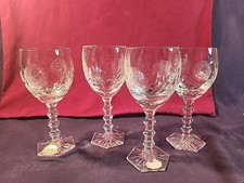 Bicchieri da vino in cristallo di piombo boemo tagliati a mano con rosa smerigliata su ciotola, base esagonale