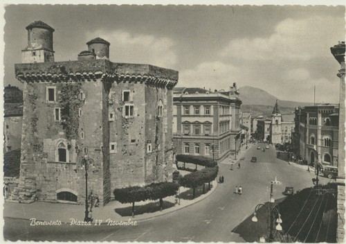 Benevento piazza novembre - benevento, -piazza