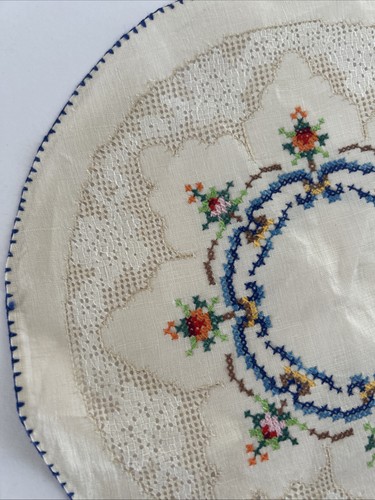 Vintage hand embroidered - vintage, doily
