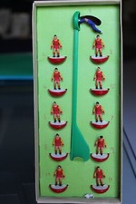 Subbuteo HW DUKLA PRAGA + 1 riserva + 1 portierino -Materiale Subbuteo ridipinto