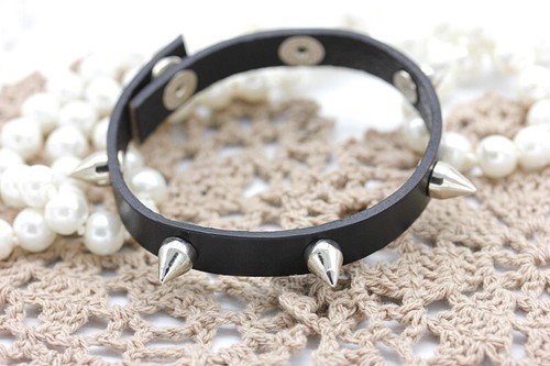 Bracciale pelle nero - , borchie