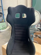 Sedile sportivo non reclinabile monoscocca in tessuto nero