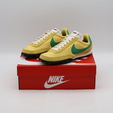 IM8658-700 Nike Waffle Racer